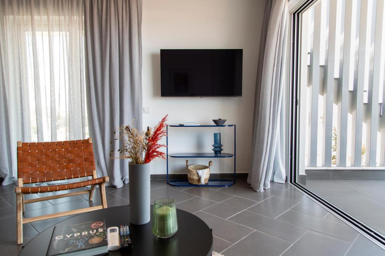 Liv Urban Suites Ларнака Экстерьер фото